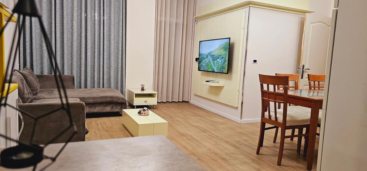 Discover Tirana From Our 3-Room Apartment With Free Parking-Komuna E Parisit Exterior foto